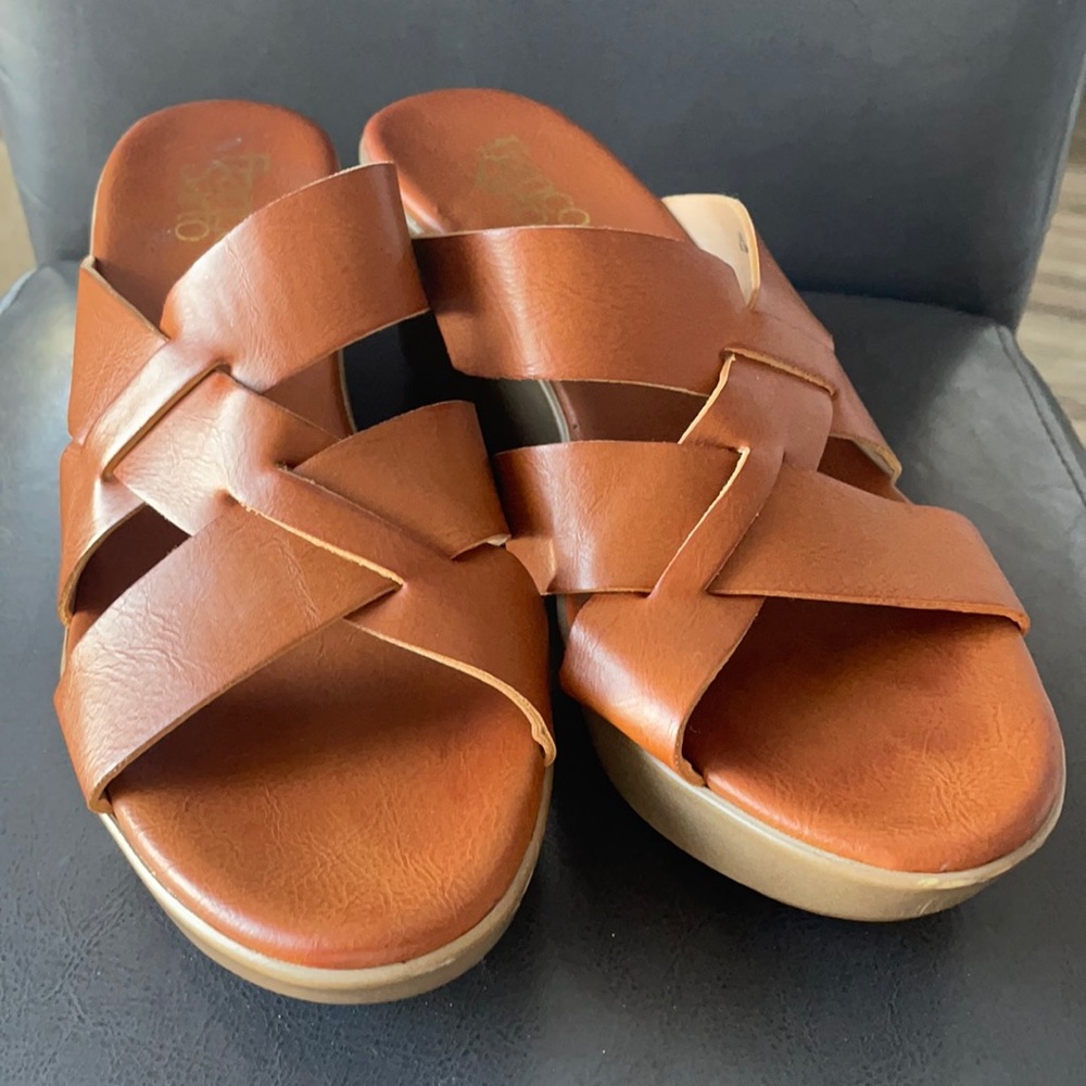 Tan Franco sarto wedges